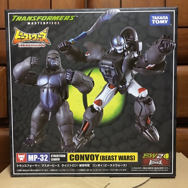 MP 32 Masterpiece Optimus Primal   In Hand Photos Surface On Twitter  (47 of 81)